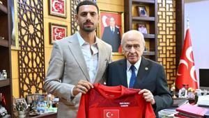 MHP Genel Başkanı Bahçeli, A Milli Futbol Takımı oyuncusu Merih Demiralı kabul etti