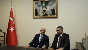 İçişleri Bakanı Çiftçi, eski TBMM Başkanı Kahraman ile bir araya geldi