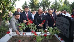 15 Temmuzun Kahramanı Ömer Halisdemir kabri başında anıldı