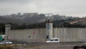 İsrailden yeni skandal Filistinlilerin tutulduğu hapishanelere timsahlarla dolu hendek
