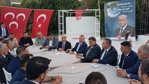 İzmirde MHPye katılan 350 kişiye rozet takıldı