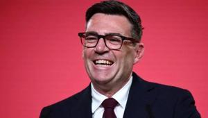 İngilterede yeni dönem Kuzeyin Kralı Andy Burnham başbakanlığı devralacak: Gözler ilk mesajda