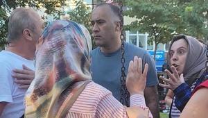 Parkta tansiyon bir anda yükseldi Tartışmaya eşler de dahil olunca yumruklar konuştu