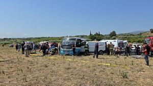 Son dakika... Manisada can pazarı Kamyonet ile halk otobüsü çarpıştı