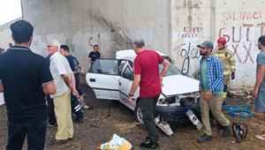 Bursada feci kaza Otomobil köprü altındaki beton duvara çarptı: 3 ölü 2 yaralı