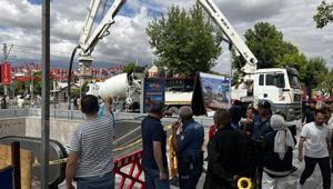 Kayseride inşaatta patlama Yoldan geçen kişinin üzerine beton harcı yağdı