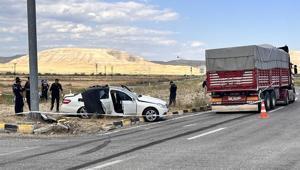 Çankırıda feci kaza Kamyon ile otomobil çarpıştı: 3 ölü, 2 yaralı