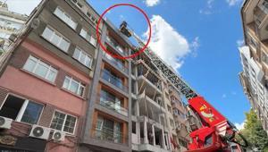 Herkes intihar sandı Çıplak şekilde çatıya çıktı, itfaiyeye verdiği yanıt pes dedirtti