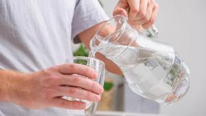 Günde 3 litre su şart efsanesi çöktü İşte aşırı su tüketiminin gizli riski