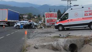 Kastamonuda otomobil menfeze çarptı; aynı aileden 2 ölü, 4 yaralı