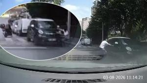 İstanbulda kayan otomobili eliyle durdurdu Şaşkına çeviren anlar kamerada