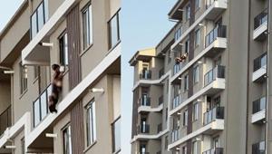 7. katın penceresinde dehşet Genç kadın ayaklarından yakalandı