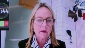 Belediye meclisi toplantısına banyodan bağlandı Arkadaki detay herkesi şoke etti