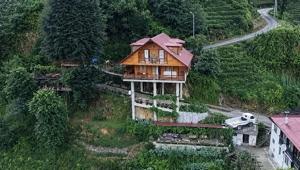 Yolun üstüne villa yaptı, altından kamyonlar geçiyor