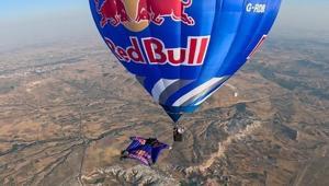 Marco Waltenspiel, Kapadokyada balonlar arasında 200 km/s hızla slalom yaptı