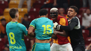 Galatasaray maçında tansiyon yükseldi Osimhen zorlukla sakinleşti