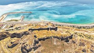 Sığ kıyılar kara olabilir