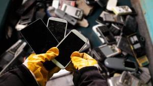 Eski telefonunuzu çöpe atmadan bir daha düşünün İçinden altın çıkıyor: Yılda 400 kilogram