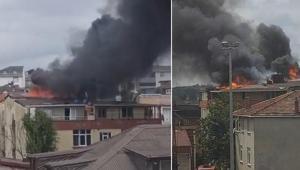Arnavutköyde 3 katlı binanın çatısında yangın Çok sayıda itfaiye ekibi sevk edildi