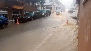 Artvin’de sağanak Cadde ve sokaklar suyla doldu, ulaşım aksadı