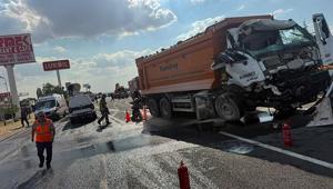 Ankarada midibüs ile kamyon çarpıştı; 1 ölü, 16 yaralı