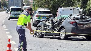 Sakaryada feci kaza TIRa çarpan otomobilin tavanı koptu, uzman onbaşı hayatını kaybetti