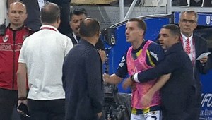 Fenerbahçede Kerem Aktürkoğlu çıldırdı Zorlukla sakinleştirildi
