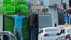 Trafikte ölümle dans Kamyonet kasasında şoke eden yolculuk