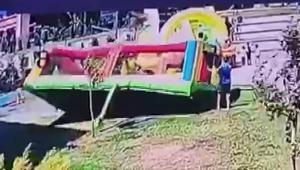 Çekmeköy’de korkutan anlar Şişme oyun parkı rüzgarla takla attı, çocuklar altında kaldı