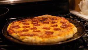 Nefis ev yapımı tepsi pizzası tarifi Puf puf kabaran 4 püf noktası