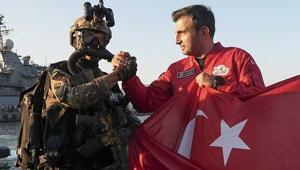 Selçuk Bayraktar, SAT ve SAS komandolarıyla bir araya geldi