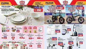 YENİ HAFTANIN BİM AKTÜEL KATALOGLARI 25-28-30 AĞUSTOS BİM 28 Ağustos Cuma aktüel kataloğunda hangi ürünler satışa çıkacak 18 Parça Desenli Porselen Yemek Takımı, Simli Meyve Bıçağı, Bambu Standlı Cam Sıvı Sabunluk, Gravürlü Cam Kahve Fincanı...