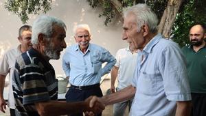İbretlik buluşma El sıkışıp helalleştiler: Olan oldu, biz düşman değiliz