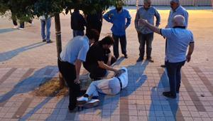 Motosiklet kazasını duyan doktor duvardan atlayıp yaralının imdadına koştu