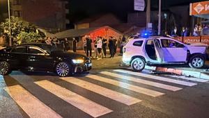 Bartında otomobil polis aracıyla çarpıştı: 2 polis yaralı