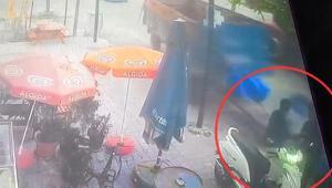 Adanada feci kaza Traktörden ayrılan römork 2 kişiye çarptı Olay anı kamerada