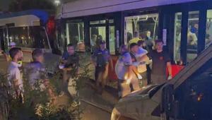 Son dakika: Zeytinburnunda iki tramvay kafa kafaya çarpıştı 9 yaralı
