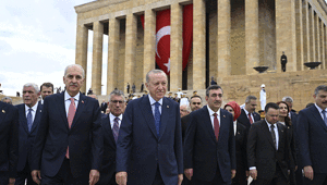 Büyük Zaferin 104. yılı... Erdoğan Anıtkabir’de Menfur planlara müsaade etmiyoruz