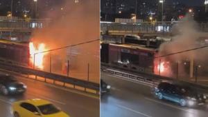 Kağıthanede faciadan dönüldü Seyir halindeki metrobüs alev aldı; yolcular tahliye edildi