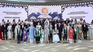 Emine Erdoğan, Kırgızistanda etnik el sanatları sergisini ziyaret etti