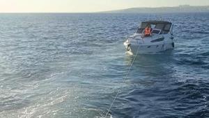 Beylikdüzü açıklarında arızalanıp sürüklenen teknedeki 3 kişi böyle kurtarıldı