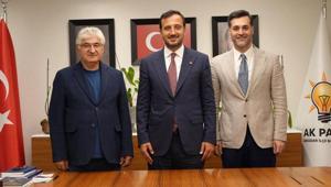 Üsküdarda 4 CHPli meclis üyesi AK Partiye katıldı