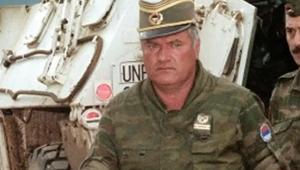 Sırbistanda skandal Soykırım suçlusu Bosna Kasabının cenazesini askeri törenle karşıladılar