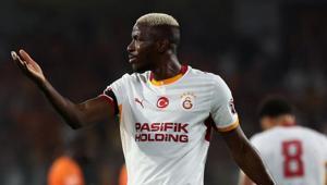 Galatasarayda Victor Osimhen oyuna devam edemedi Okan Buruk son durumunu açıkladı