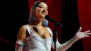 Melike Şahin’den yeni tekli