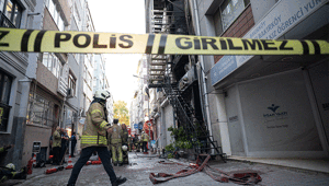 Son dakika: Bakırköyde otel yangını Çok sayıda kişi yaralandı
