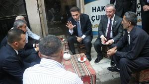 Bakan Bayraktar Hakkaride çay ocağında vatandaşlarla sohbet etti: Doğunun yükselen yıldızı olacak