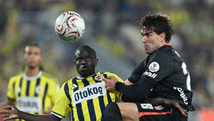 Beşiktaş, Fenerbahçeyi geriden gelip mağlup etti 3 gollü maç nefes kesti