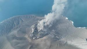 Endonezyadaki yanardağ patlaması sonrası 1500den fazla uçuş iptal edildi