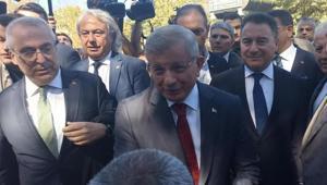 Son dakika... Ahmet Davutoğlu adliyede ‘Cumhurbaşkanına hakaret’ suçlamasıyla ifade veriyor